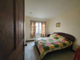 Se vende espaciosa casa de 2 plantas en San Pablo de Heredia 24-457