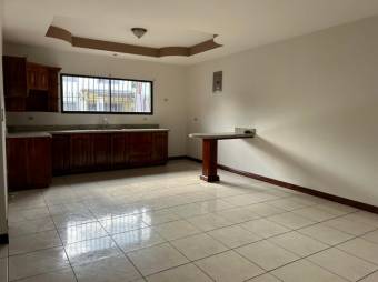 Se vende espaciosa casa en Mercedes Norte de Heredia 24-1474