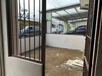 Se vende espaciosa casa en Mercedes Norte de Heredia 24-1474