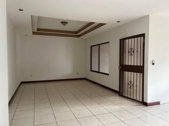 Se vende espaciosa casa en Mercedes Norte de Heredia 24-1474