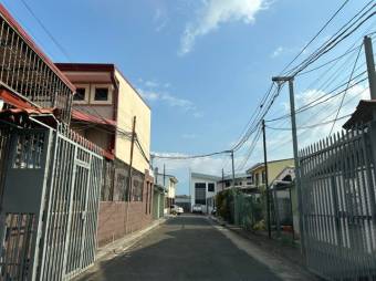 Se vende espaciosa casa en Mercedes Norte de Heredia 24-1474