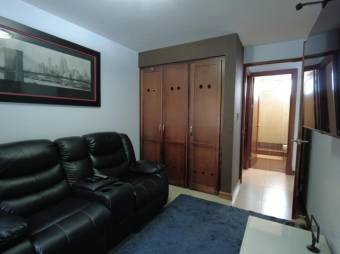 Se vende moderna y espaciosa casa con terraza en condominio de Mercedes en Heredia 24-1463