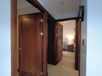 Se vende moderna y espaciosa casa con terraza en condominio de Mercedes en Heredia 24-1463