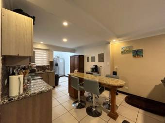 Se vende moderna y espaciosa casa en condominio de San Francisco de Heredia 24-1510