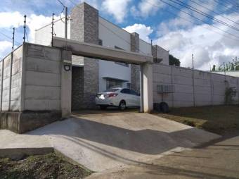 Se vende moderna casa de 2 plantas con patio en Santa Barbara de Heredia 23-1506