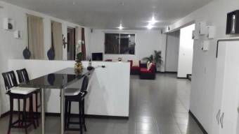 Se vende moderna casa de 2 plantas con patio en Santa Barbara de Heredia 23-1506