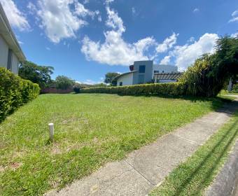 739 m2 lot in Posada del Río condominium in La Guacima