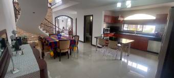 Se vende linda Casa en Condominio, Curridabat