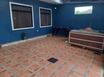 Se vende espaciosa casa con terraza en residencial de Santa bárbara en Heredia 24-1205