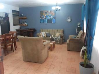 Se vende espaciosa casa con terraza en residencial de Santa bárbara en Heredia 24-1205