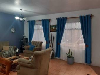 Se vende espaciosa casa con terraza en residencial de Santa bárbara en Heredia 24-1502