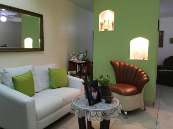 Se vende espaciosa casa de 2 plantas en San Francisco de Heredia 23-1023