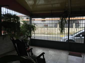 Se vende espaciosa casa de 2 plantas en San Francisco de Heredia 23-1023