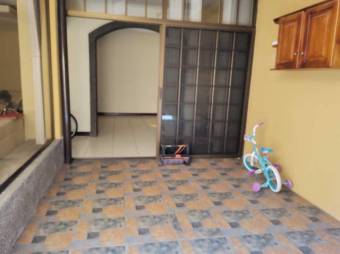 Se vende espaciosa casa en condominio de Ulloa en Heredia 23-1579