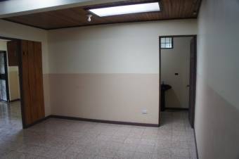 Se vende casa con amplio lote de 773m2 en San Rafael de Heredia 23-1609