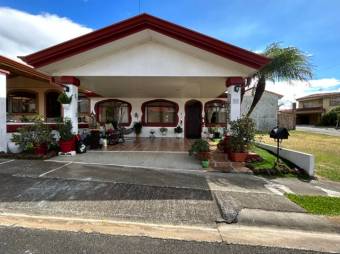 Se vende espaciosa casa para inversión ya alquilada en San Francisco de Heredia 23-2153