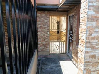 Se vende amplia casa con uso de suelo mixto en Santa bárbara de Heredia 23-2999