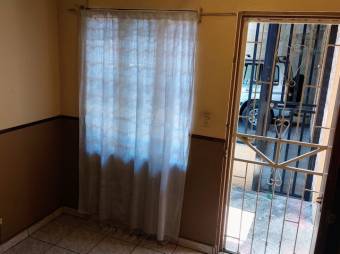 Se vende amplia casa con uso de suelo mixto en Santa bárbara de Heredia 23-2999