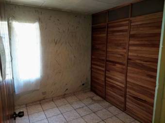 Se vende amplia casa con uso de suelo mixto en Santa bárbara de Heredia 23-2999