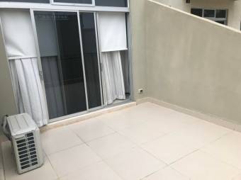 Se vende moderno apartamento para inversión en Santa Ana de San José 23-1582