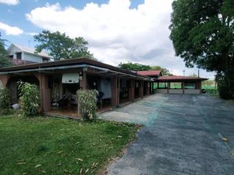 Se vende amplia quinta con 4,661m2 de lote en  La Garita de Alajuela 24-930