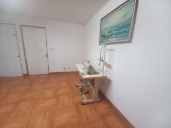 Se vende casa con amplio terreno de 3,824m2 en San pedro de Barva 24-9