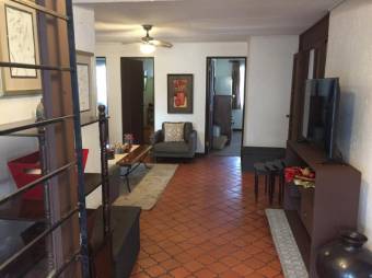 Se vende espaciosa casa con patio y terraza en Sánchez de Curridabat 23-203 