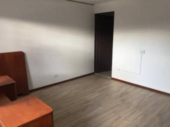 Se vende espaciosa casa con patio y terraza en Sánchez de Curridabat 23-203 