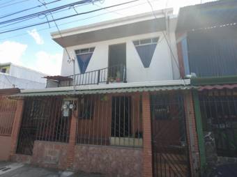 Se vende espaciosa casa con patio en Curridabat de San José 23-3440 