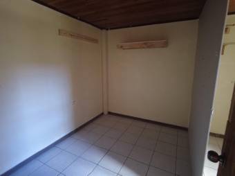 Se vende espaciosa casa con patio en Curridabat de San José 23-3440 