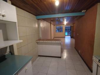 Se vende espaciosa casa con patio en Curridabat de San José 23-3440 