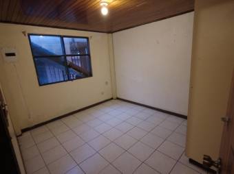 Se vende espaciosa casa con patio en Curridabat de San José 23-3440 