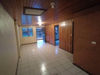 Se vende espaciosa casa con patio en Curridabat de San José 23-3440 