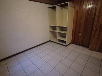 Se vende espaciosa casa con patio en Curridabat de San José 23-3440 