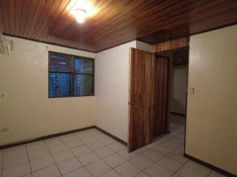 Se vende espaciosa casa con patio en Curridabat de San José 23-3440 