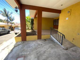 Se vende casa con patio en condominio de Zapote en San Jose 24-1596