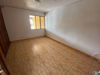 Se vende casa con patio en condominio de Zapote en San Jose 24-1596