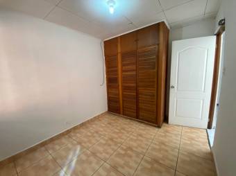 Se vende casa con patio en condominio de Zapote en San Jose 24-1596