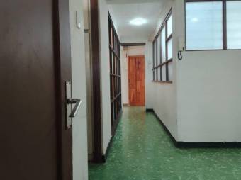 Se vende espaciosa casa con apartamento en Merced de San José 24-1678