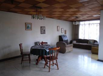 HEREDIA CENTRO VENDO PROPIEDAD CON CASA GRANDE