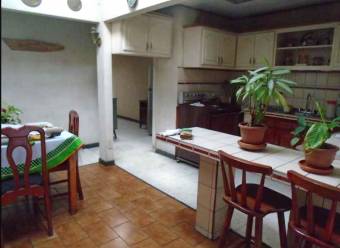 HEREDIA CENTRO VENDO PROPIEDAD CON CASA GRANDE