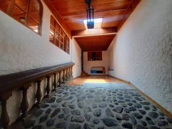 MLS-24-1703 VENTA CASA MORAVIA SAN JOSE 