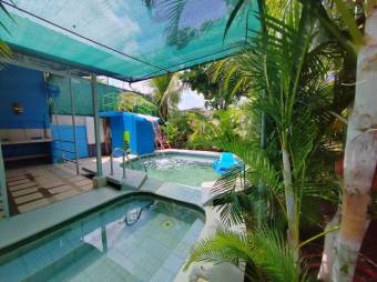 Se alquila espaciosa casa con piscina en Trinidad Vieja 25-1752