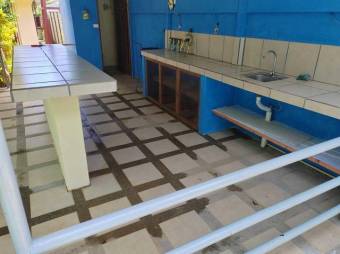 Se alquila espaciosa casa con piscina en Trinidad Vieja 25-1752