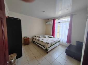 Se alquila espaciosa casa con piscina en Trinidad Vieja 25-1752