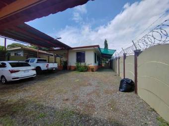 Se alquila espaciosa casa con piscina en Trinidad Vieja 25-1752