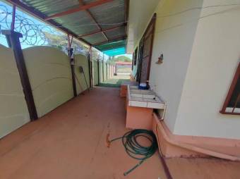 Se alquila espaciosa casa con piscina en Trinidad Vieja 25-1752