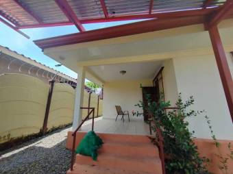 Se alquila espaciosa casa con piscina en Trinidad Vieja 25-1752