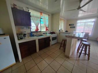 Se alquila espaciosa casa con piscina en Trinidad Vieja 25-1752