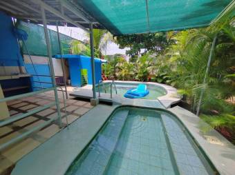 Se alquila espaciosa casa con piscina en Trinidad Vieja 25-1752